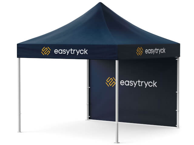 Eventtält med tryck uppställda utomhus på event
