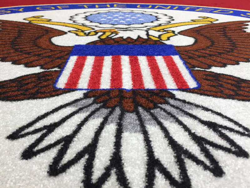 Närbild på entrématta med tryck