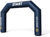 Uppblåsbar portal med tryck uppställd vid sportevent