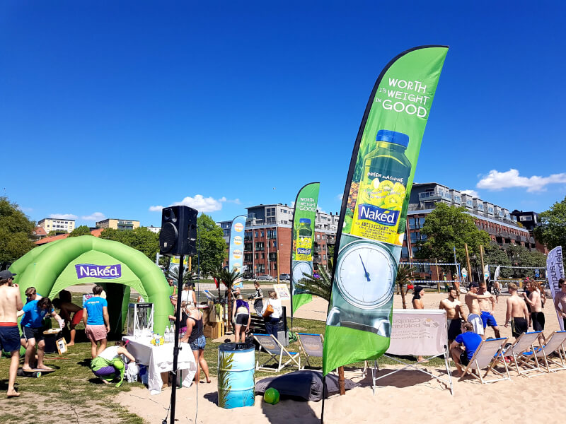 Klara och fina färger på beachflaggor