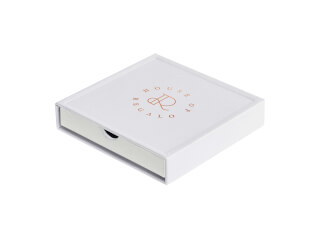 First of Regalo + Välgörenhet