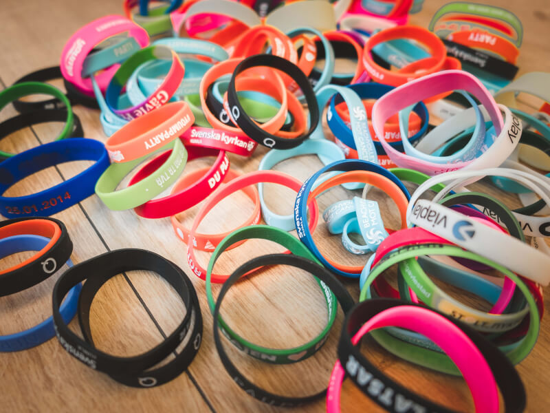 Gummiarmband med tryck