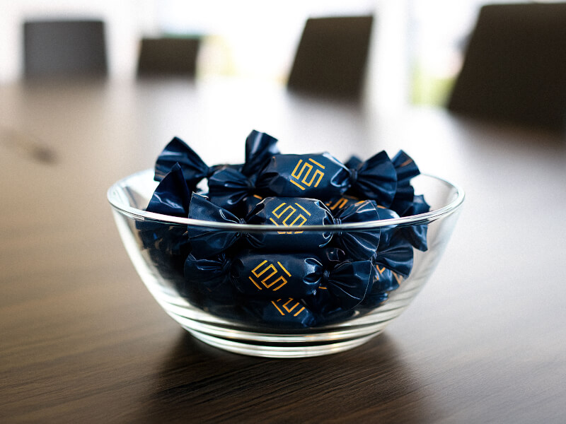 Karameller i tvistat papper