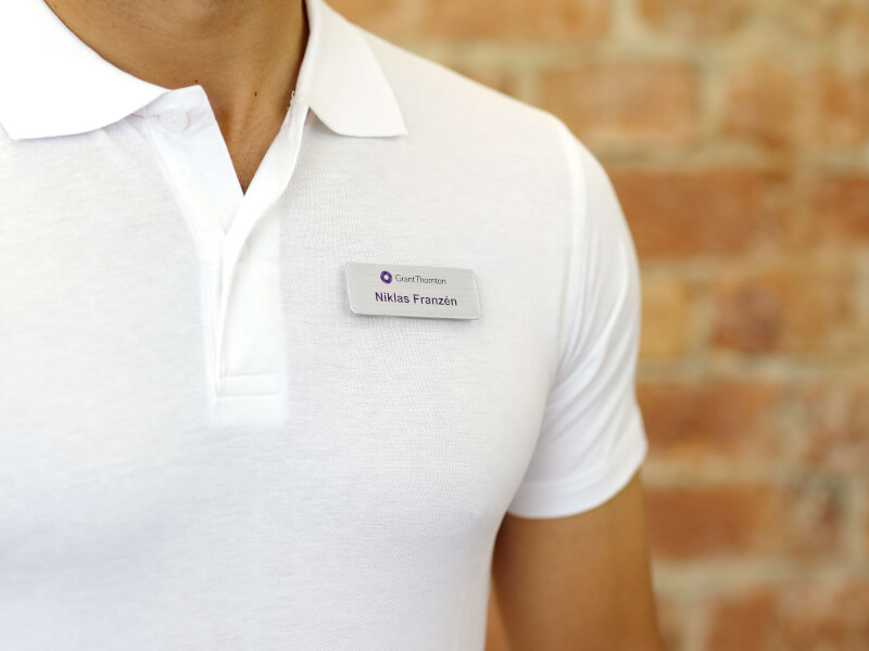 Namnskylt - Rektangel 2 - Silver - Fastsatt med magnetfäste