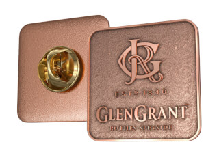 Gjutna pins Kvadratiska