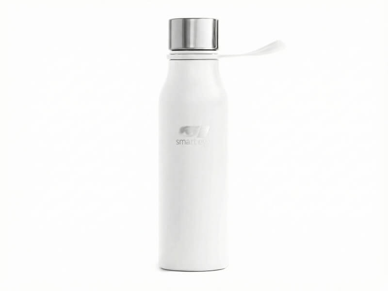 Matt vit termosflaska med metallfärgad korkförberedd med vit ögla, försiktig integrerad Smart Eye lasergravyr på vit bakgrund